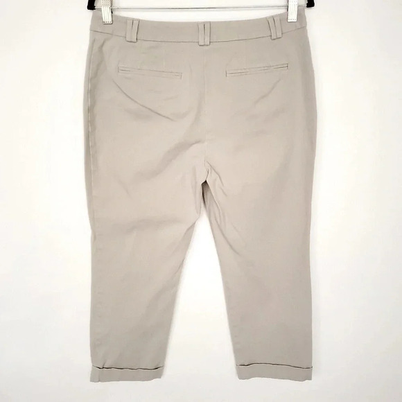 Chicos Womens Pants Size 1 (Medium) Beige Tan Straight Leg Capri Solid Cropped - Picture 2 of 10